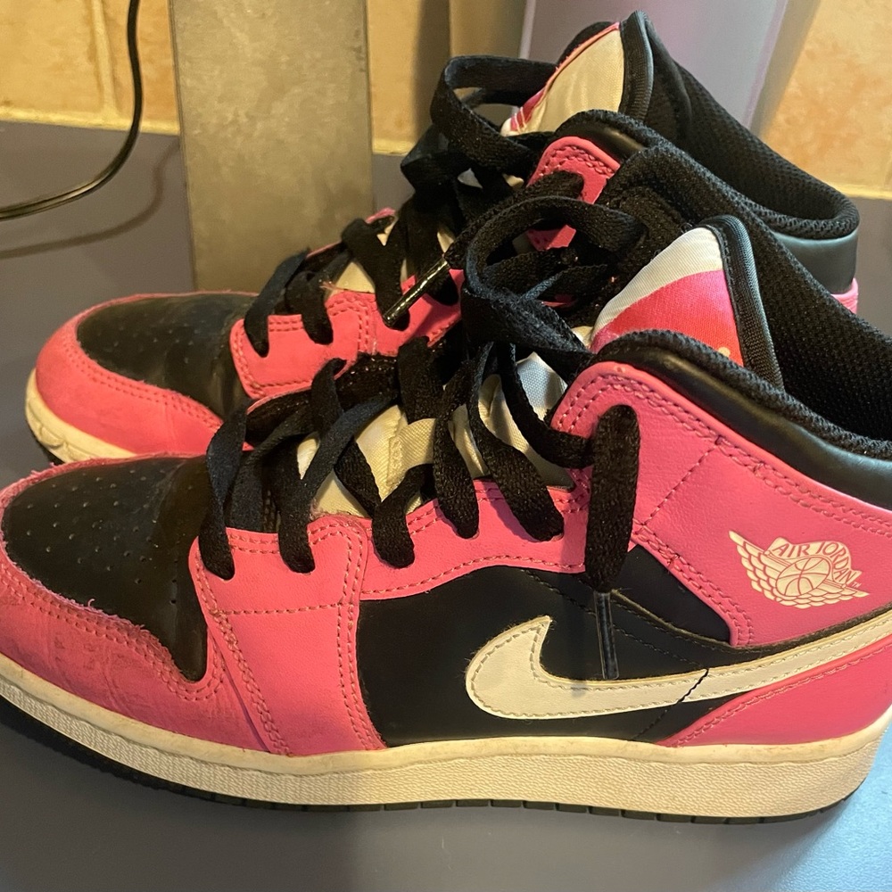 Jordan 1 retro mid sneakers